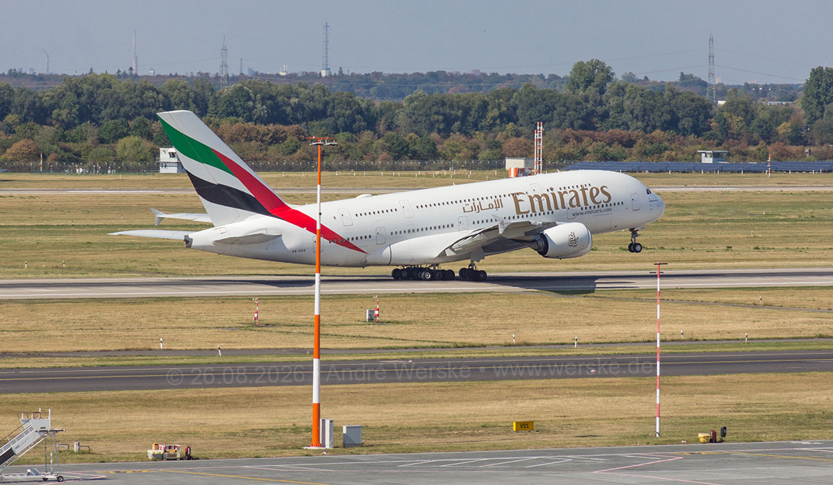 Airbus A380 beim Start am Düsseldorfer Flughafen
